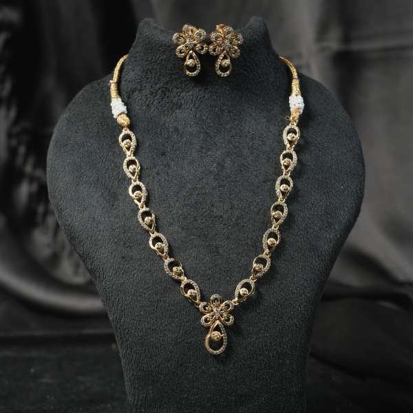 Gold Simple Necklace Set With Elegant Floral Design