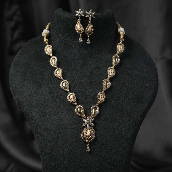 Teardrop Radiance Goldplated Necklace Set